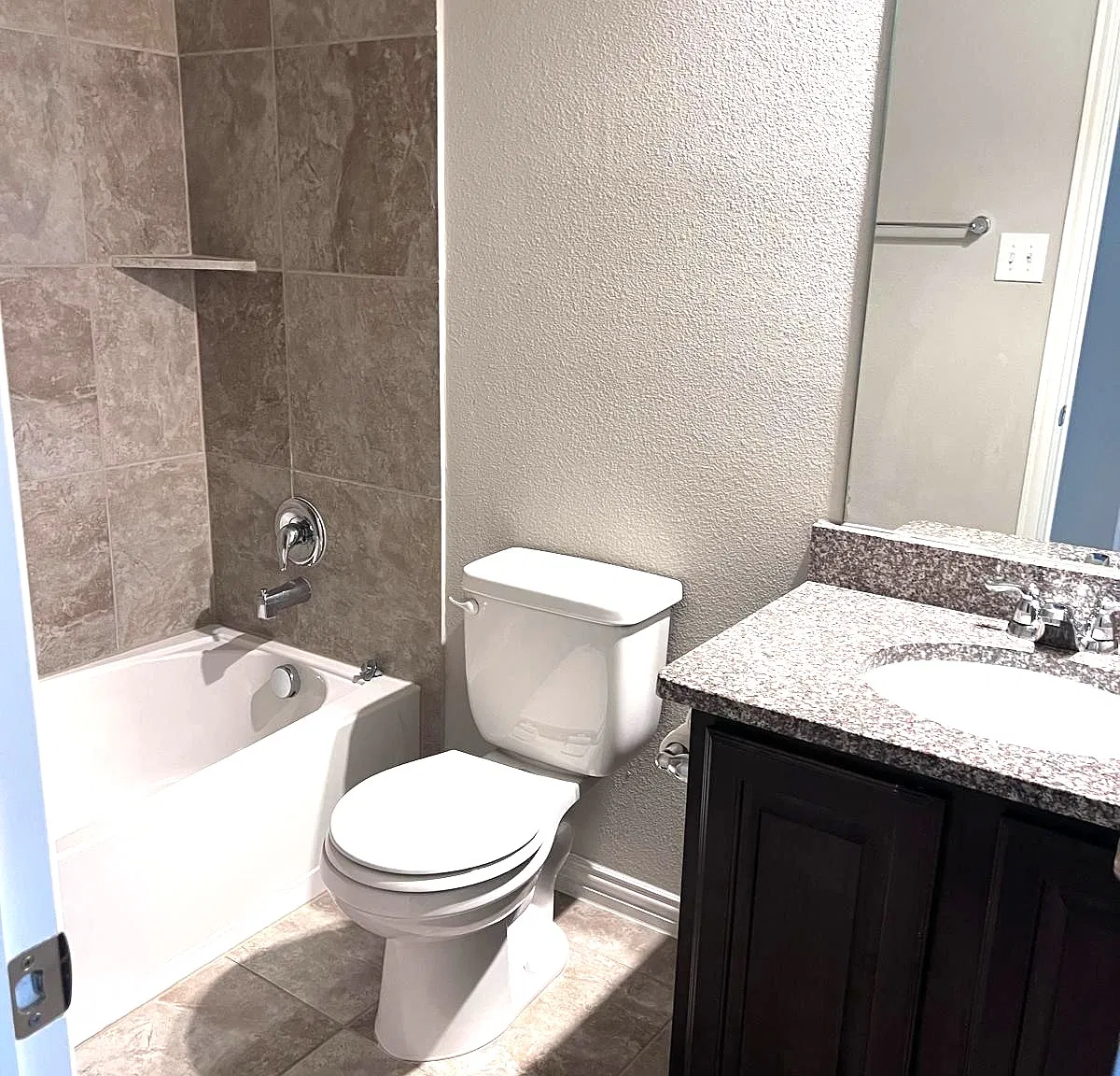 4 bed, 3.5 bath, 3150 sqft, $2,995 — Photo 4