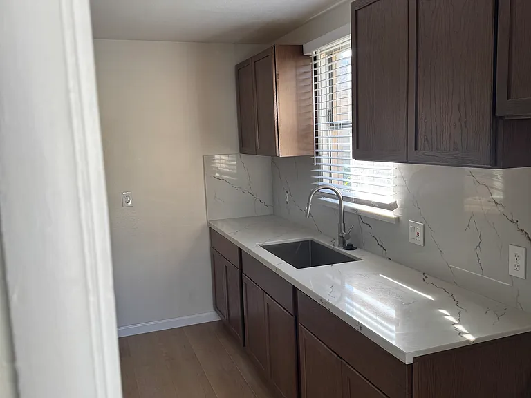 5511 Genoa St — Photo 7