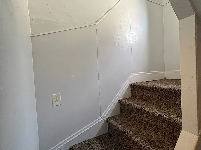 189 Westminster Ave — Photo 17