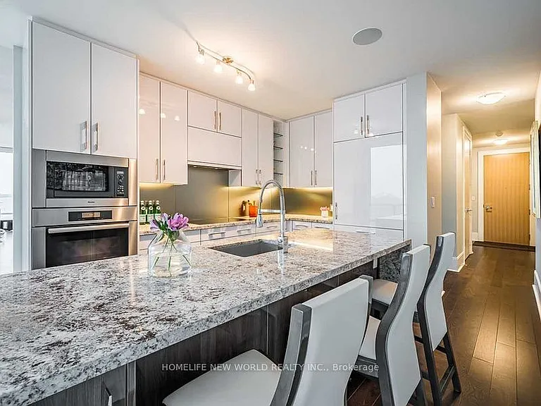 29 Queens Quay E #406 — Photo 3