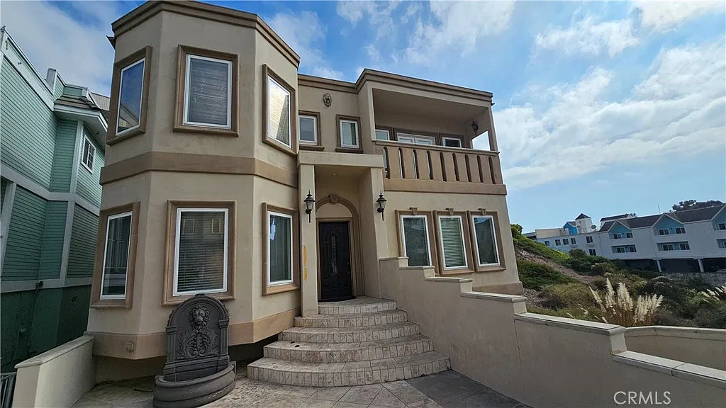 5 bed, 3.5 bath, 2999 sqft, $8,595 — Photo 1