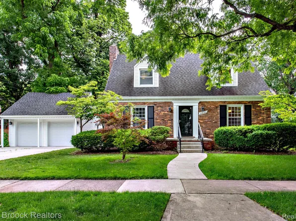25830 Berkley Ave, Huntington Woods, MI 48070