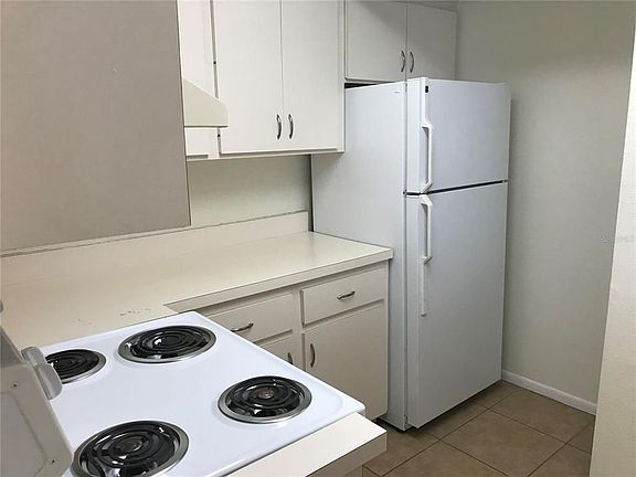 3rd image of 2121 Wood St #128