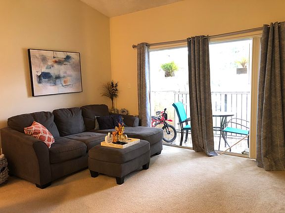 4th image of 860 Cypress Park Way APT H