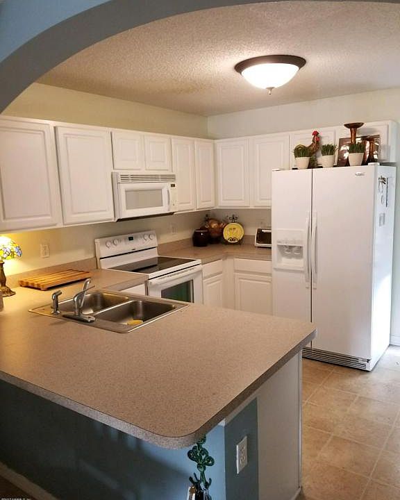 2nd image of 303 Redwood Ln