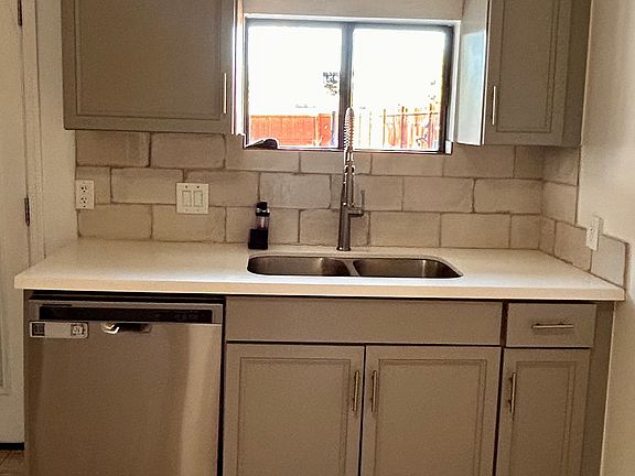4th image of 502 W 17th St