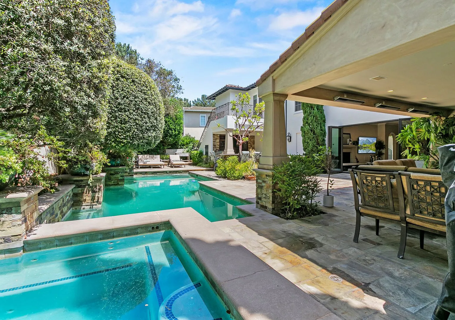 Bonita Canyon Luxury Estate With Pool — Photo 4