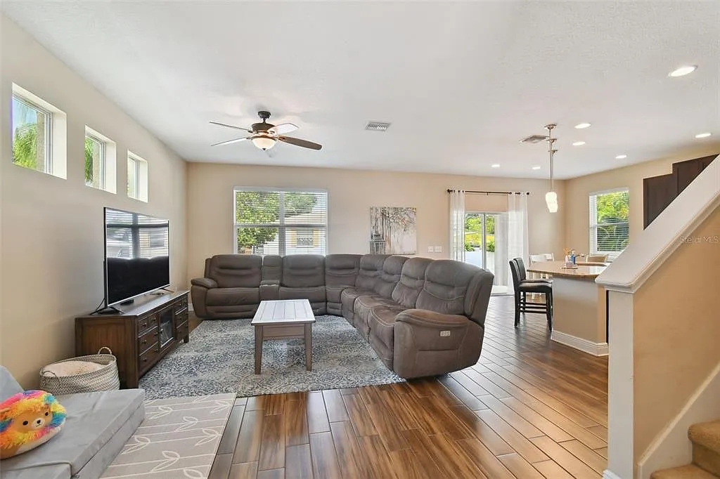 4 bed, 2.5 bath, 1811 sqft, $3,600 — Photo 4