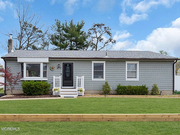 2nd image of 417 Anchor Avenue
