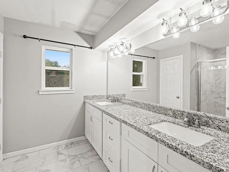 410 Bauxhall Ct — Photo 21