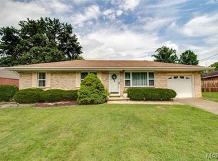 631 California Ave, Cottage Hills, IL 62018