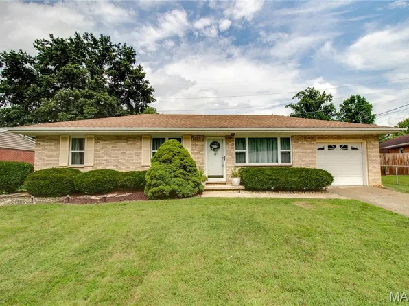 631 California Ave, Cottage Hills, IL 62018