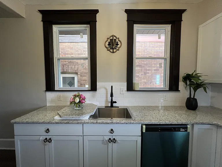 141 Brightwood Ave — Photo 16