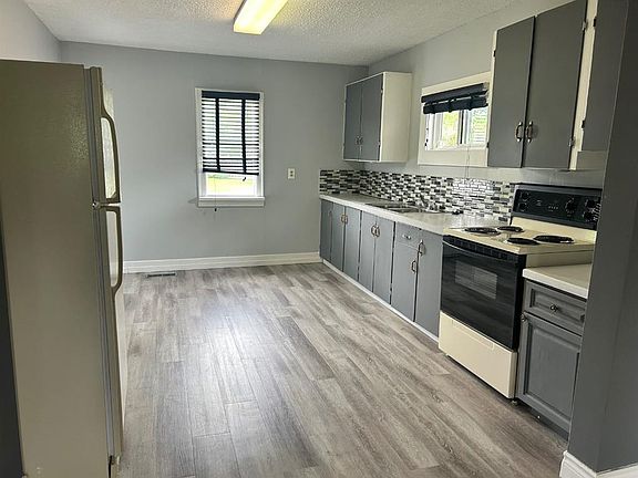2nd image of 1240 Newcastle Trl
