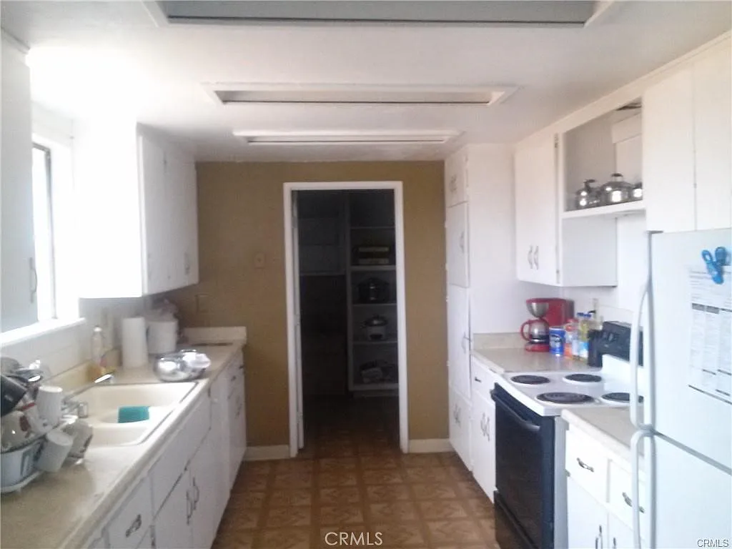 3 bed, 1.5 bath, 1988 sqft, $1,300 — Photo 3