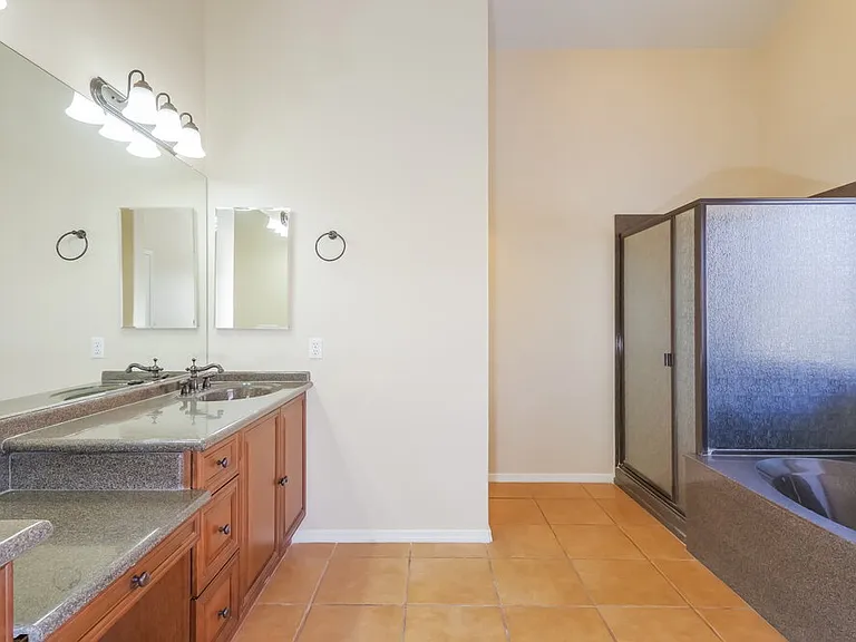 6417 N 81st Dr — Photo 9