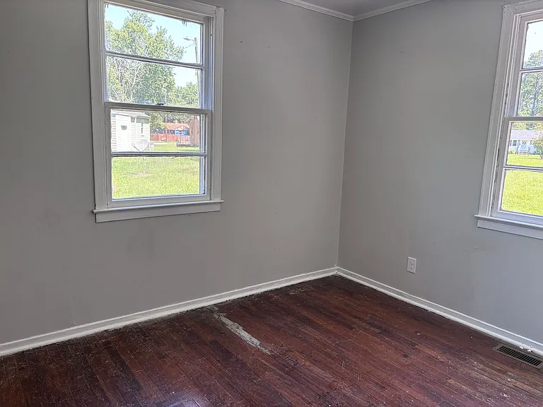 2219 Briarfield Rd — Photo 4