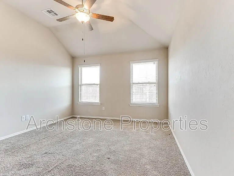 19704 Taggert Dr — Photo 24