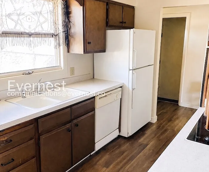 928 Timber Ln — Photo 4