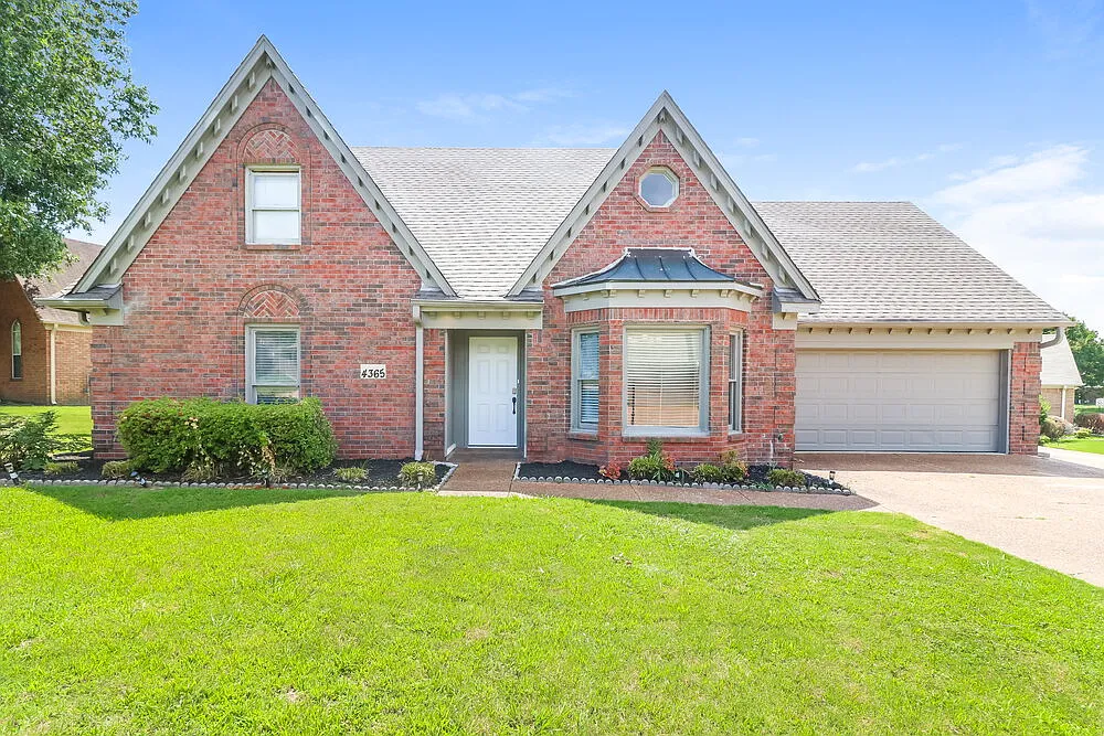 4 bed, 3.0 bath, 2300 sqft, $2,390 — Photo 1