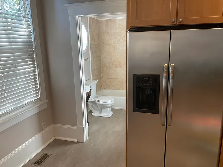 905 E Henry St #A — Photo 21