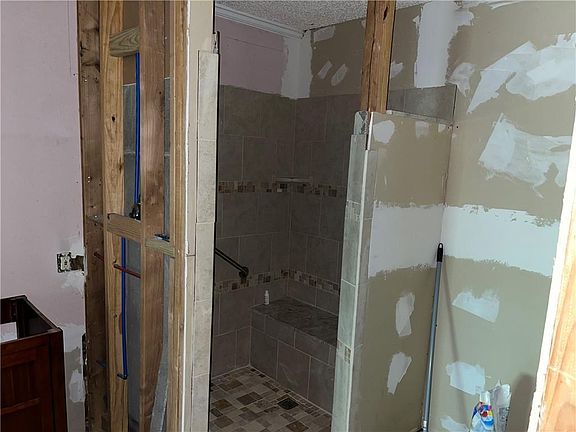 5th image of 112 Oak Park Dr
