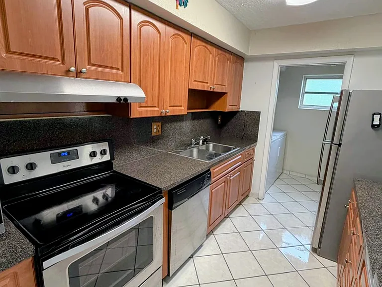 8401 SW 107th Ave — Photo 6