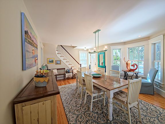 5th image of 552 Main Street