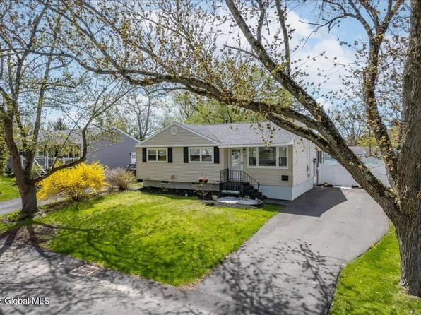 38 Dover Drive, Latham, NY 12110