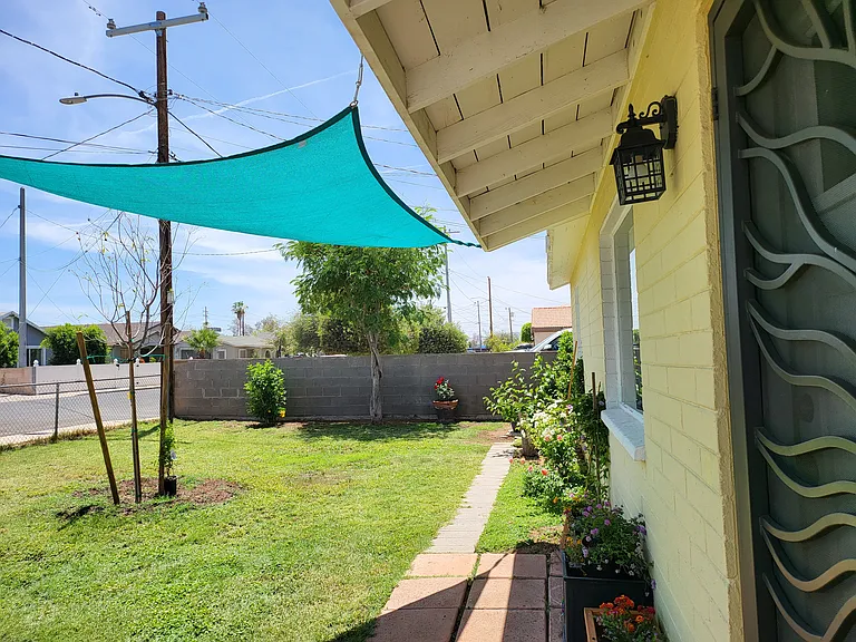 1040 N 27th Pl — Photo 105