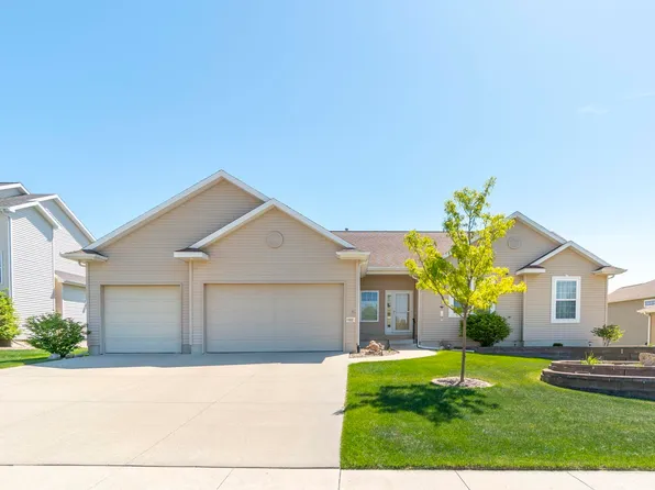 1502 Quail Ridge Rd, Cedar Falls, IA 50613