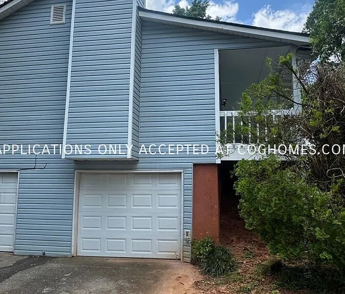 370 Booth Cir — Photo 2