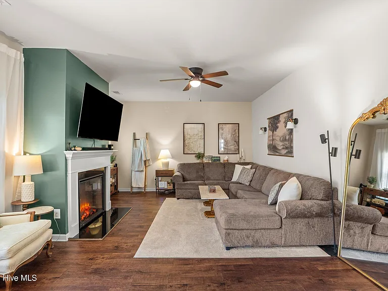 136 Sims Ct — Photo 17