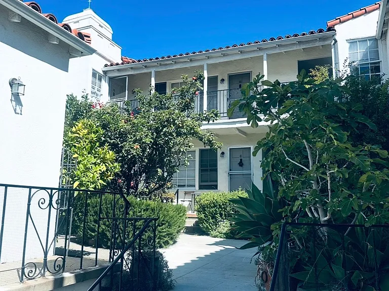 959 Gayley Ave #19 — Photo 3