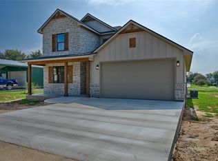 1033 S Masonic St, Bellville, TX 77418