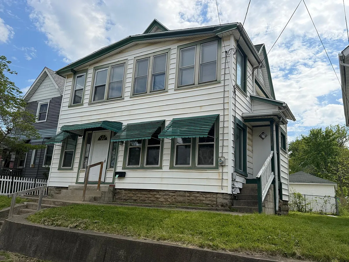 Building Photo - 220 Clarendon Ave NW