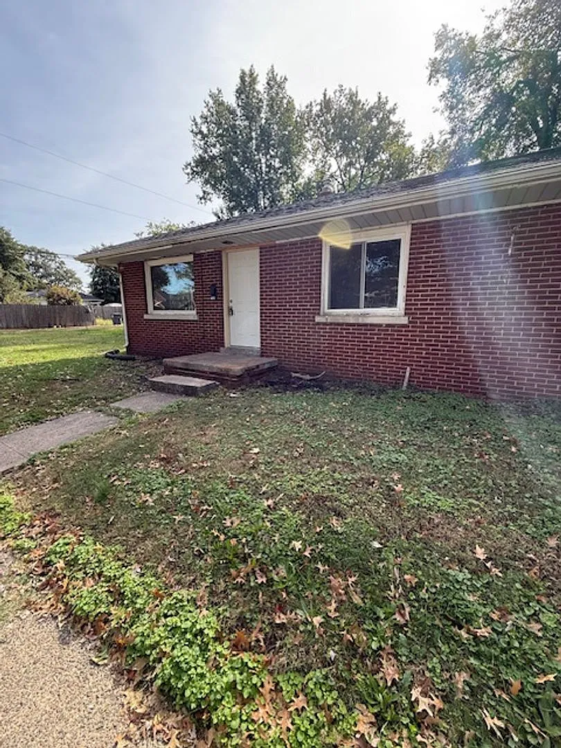 1500 S Harlan Ave #B photo 1