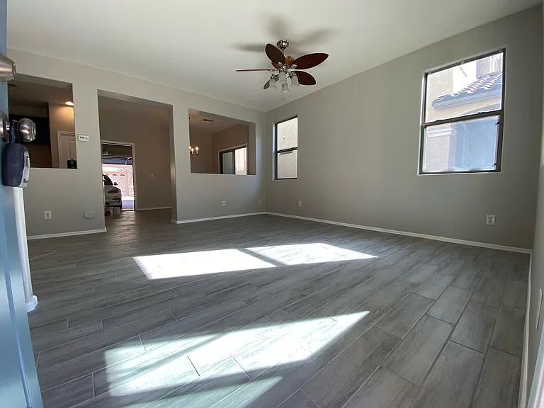 1677 E Elgin St — Photo 3