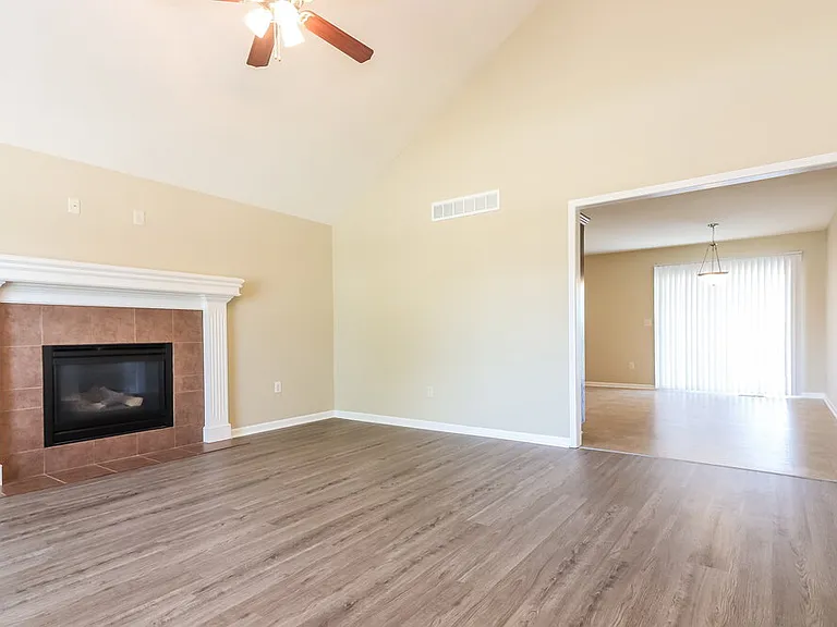 702 Hibiscus Cir — Photo 3