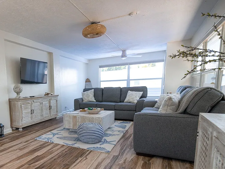 212 Buttonwood Ln — Photo 21