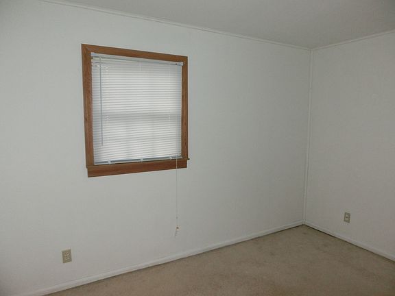 3rd image of 3230 Miller Ave