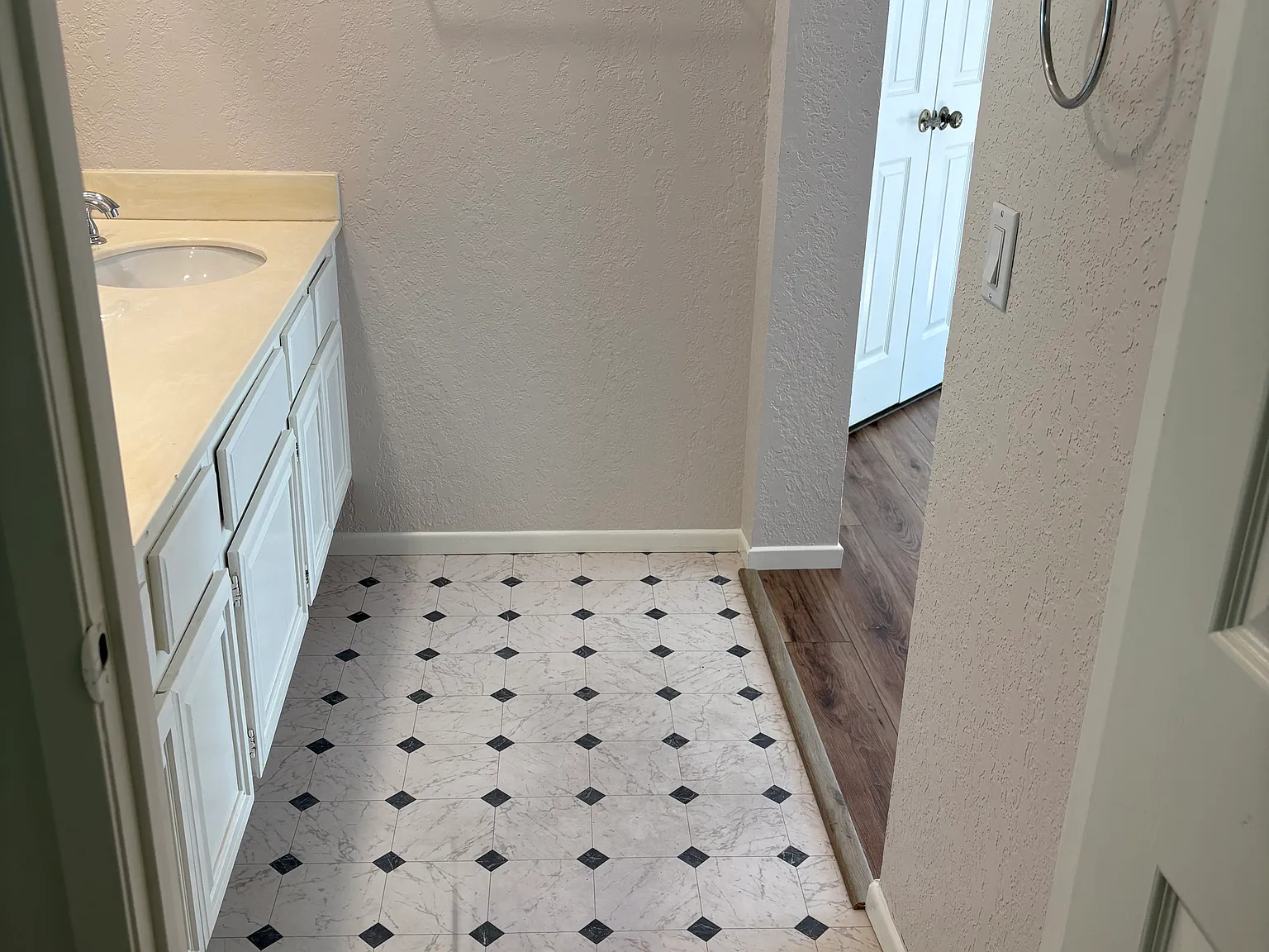 Studio, 324 sqft, $1,275 — Photo 4