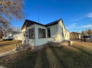 320 3rd St SW, Hampton, IA 50441