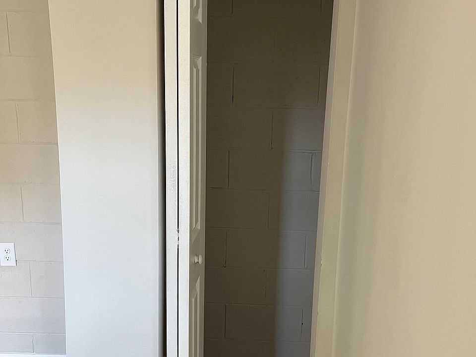 1st image of 122 Clyde St #12