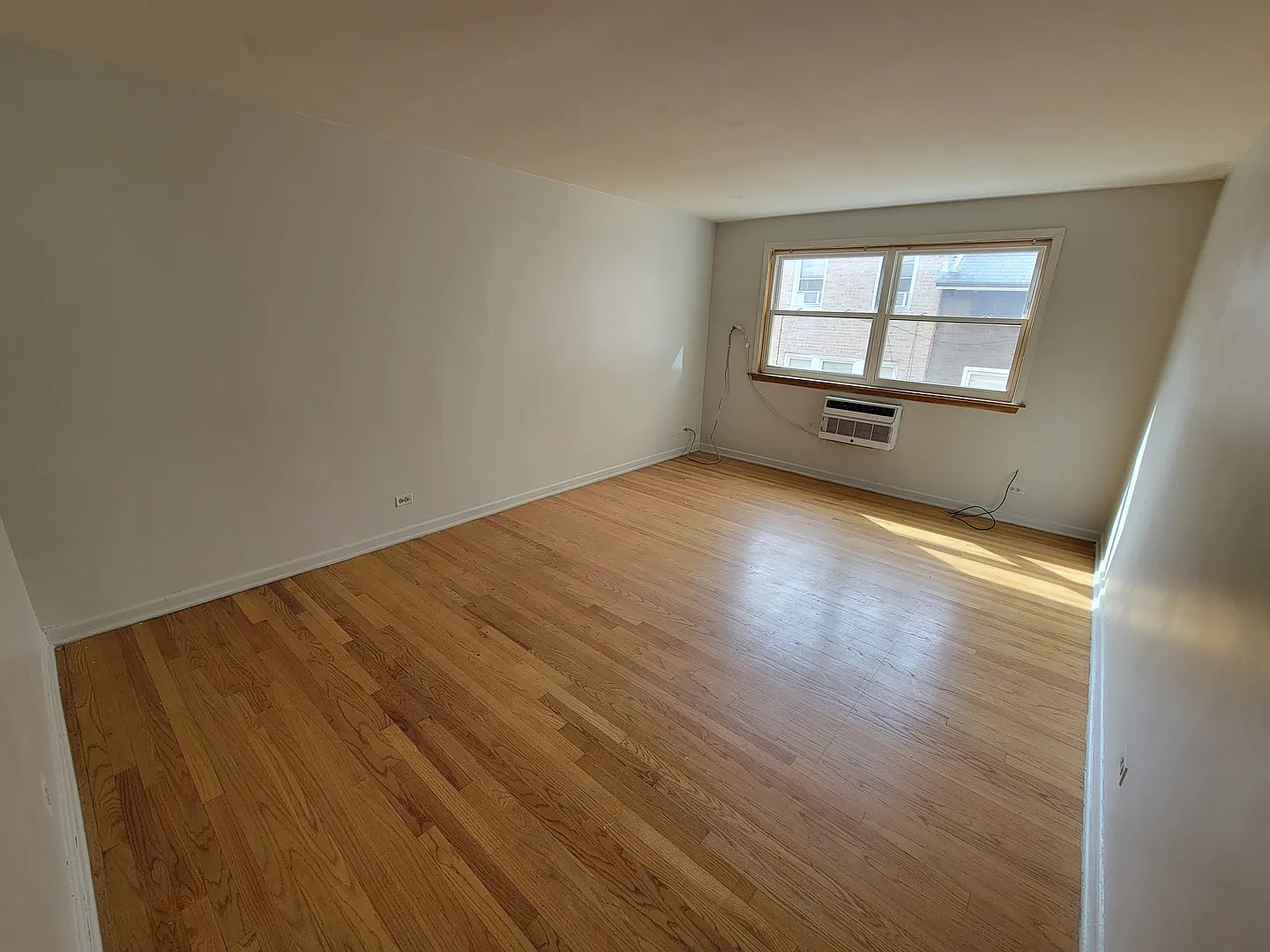 6440 N Richmond St — Photo 2