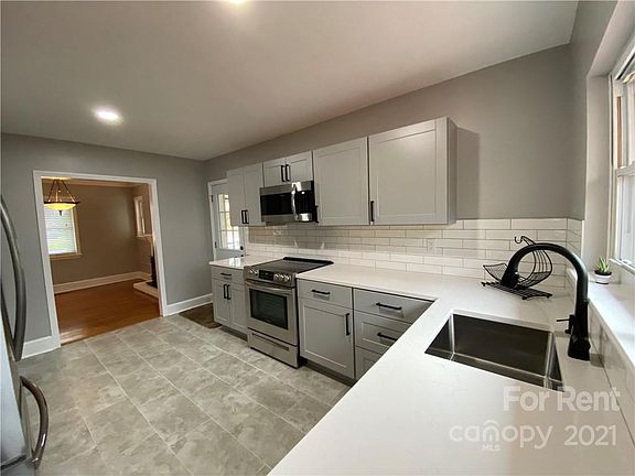 3rd image of 1901 Birchcrest Dr