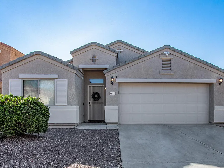 9837 W Salter Dr — Photo 2