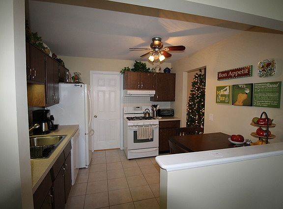 4th image of 49 Stanton Ct Unit B1
