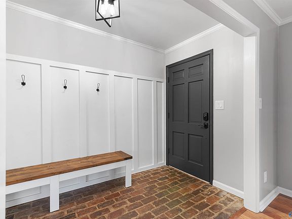 3rd image of 3418 Tanglewood Dr SW