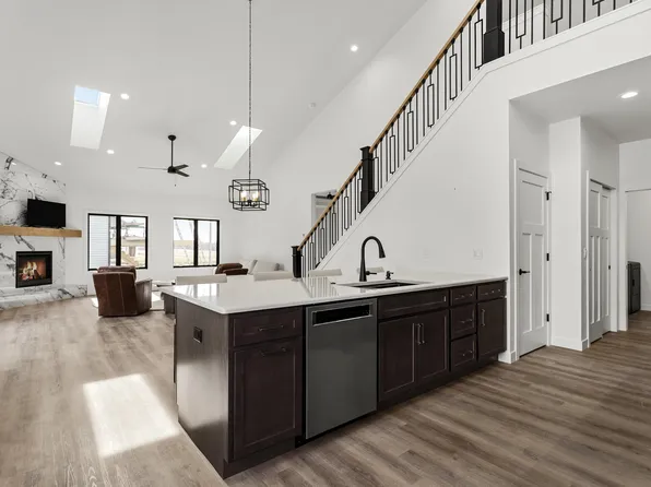 367 Ridge Vw #16, Milton, WI 53563